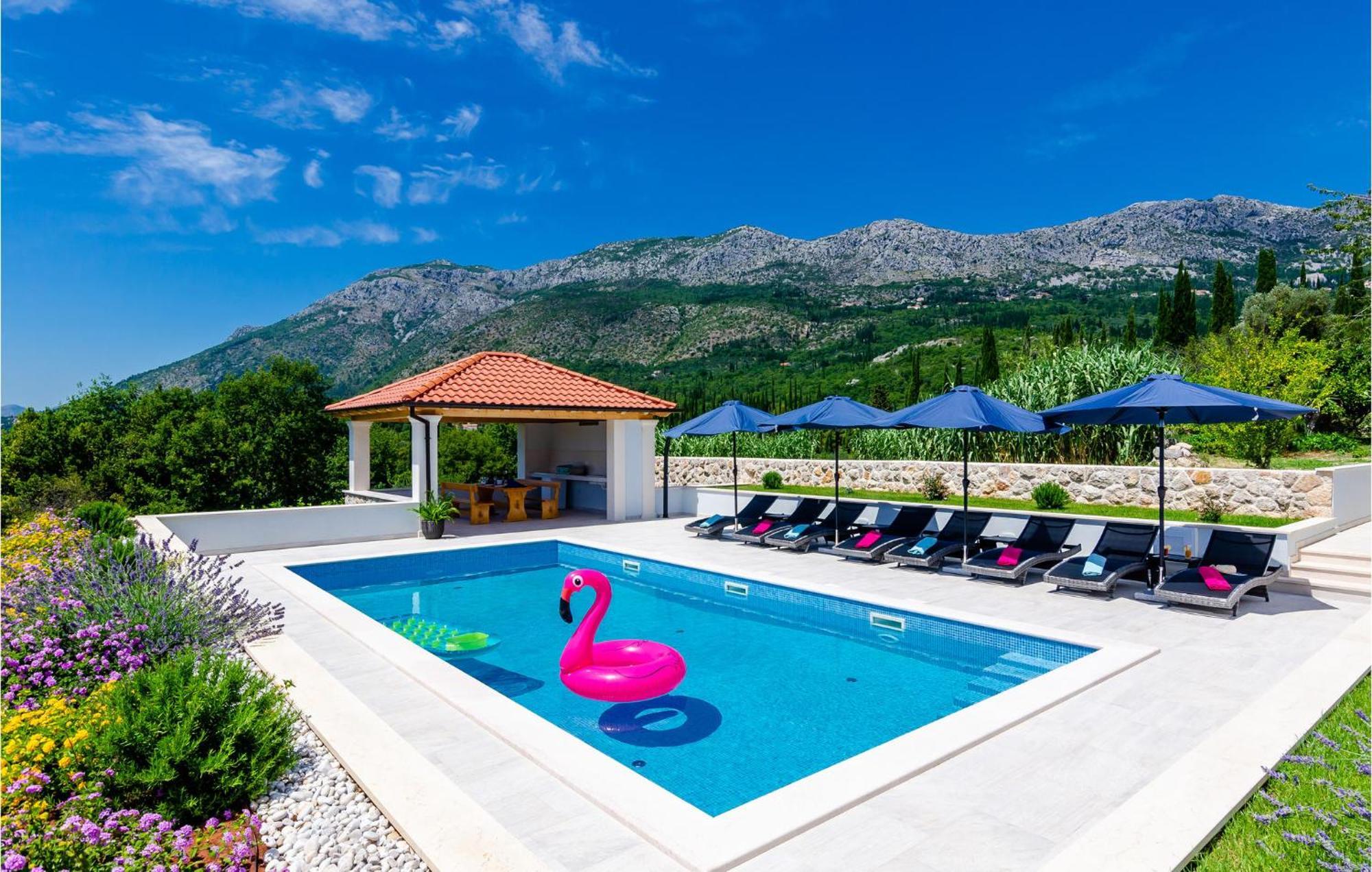 5 Bedroom Cozy Home In Gruda Exterior foto