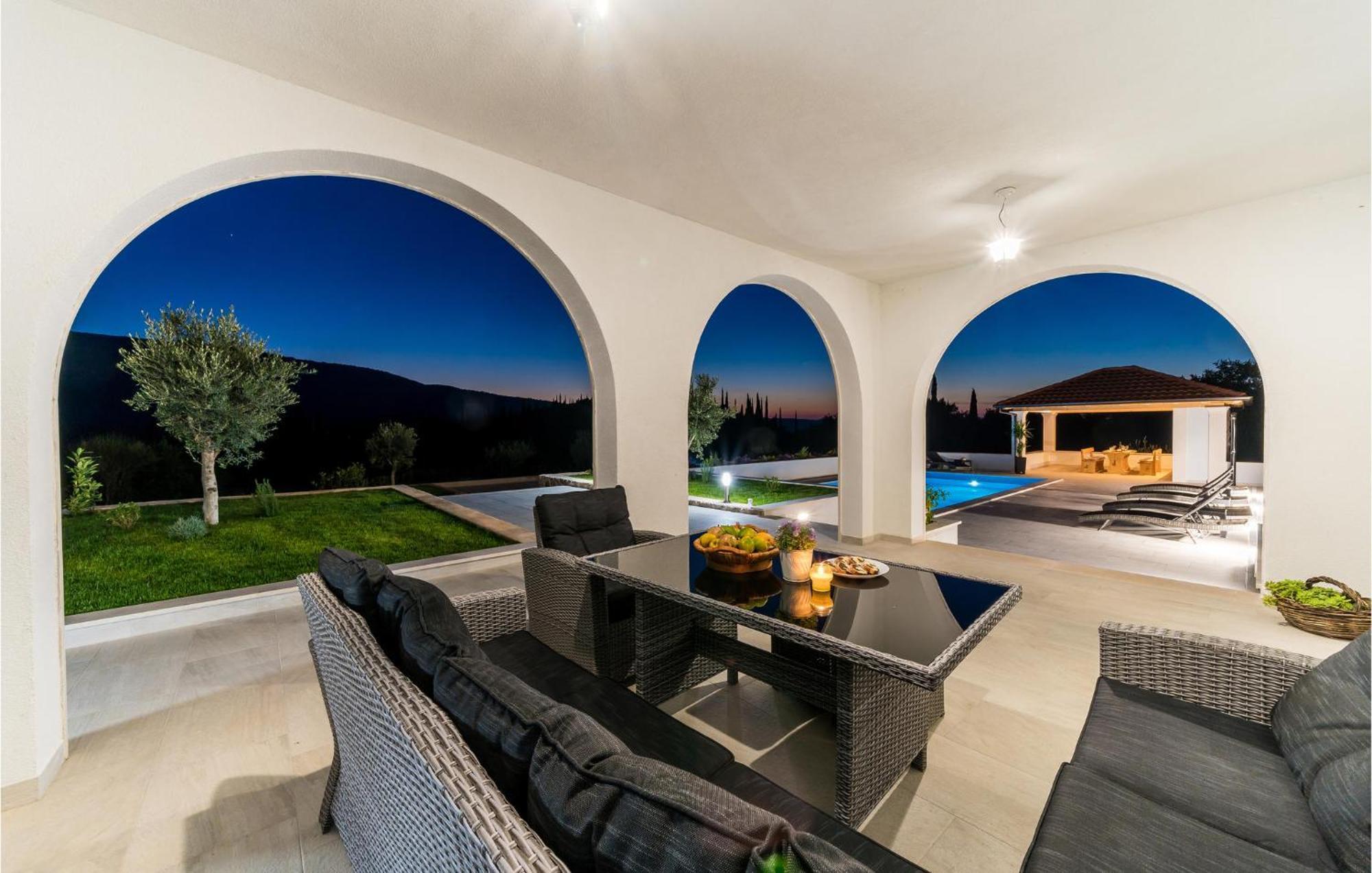 5 Bedroom Cozy Home In Gruda Exterior foto