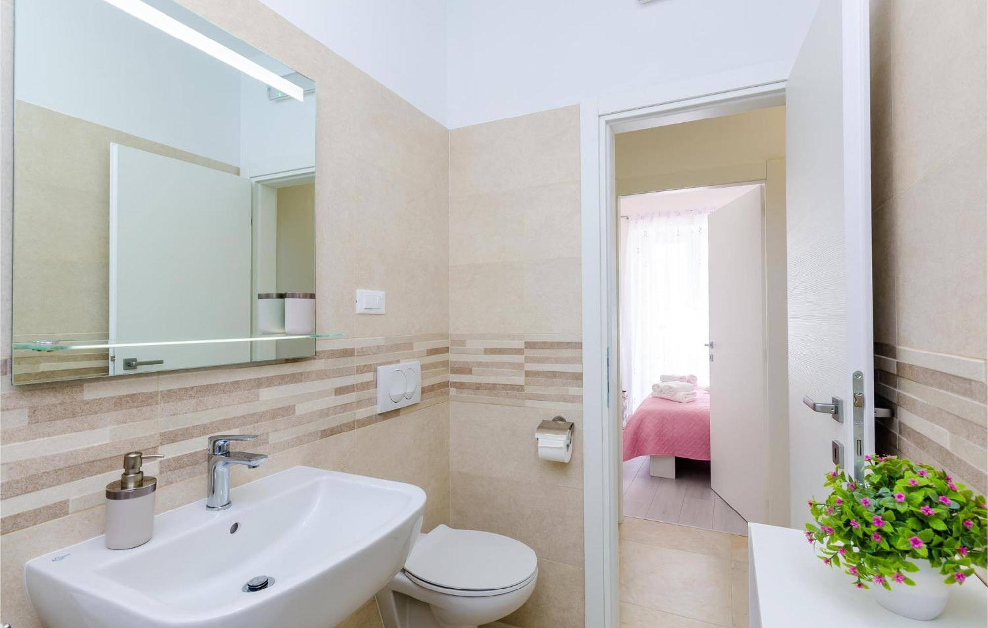 5 Bedroom Cozy Home In Gruda Exterior foto